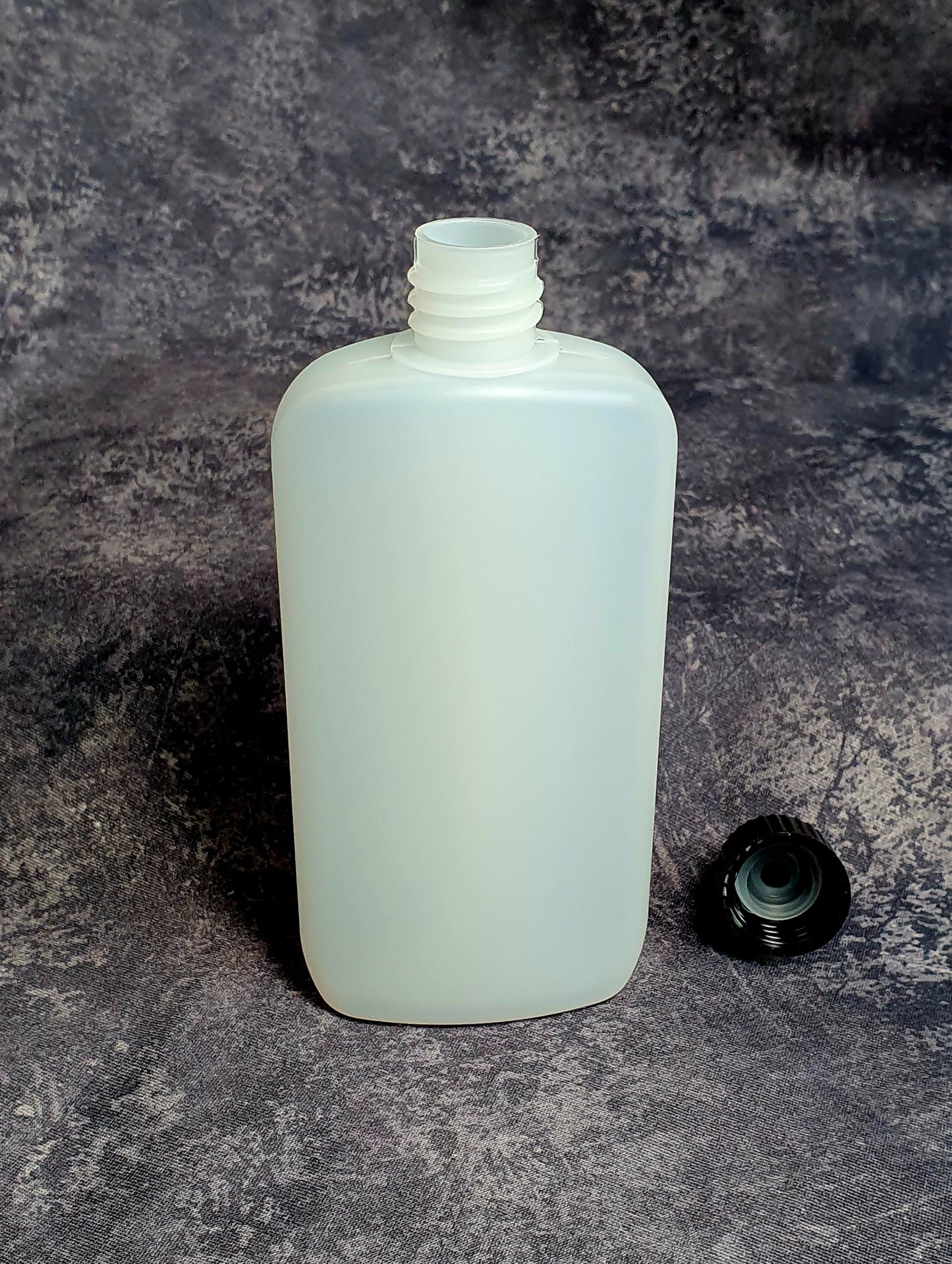 Liquidflasche 100 ml / oval / stabiles HDPE