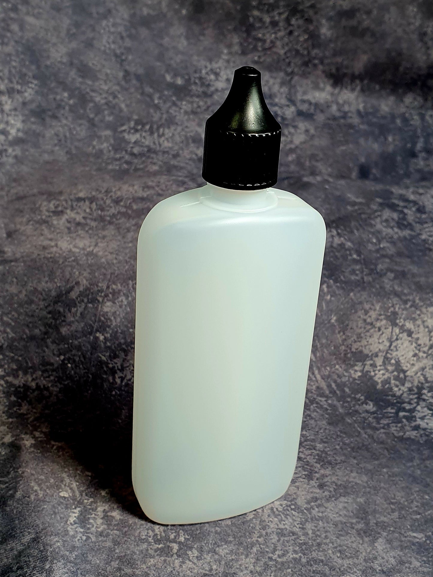 Liquidflasche 100 ml / oval / stabiles HDPE